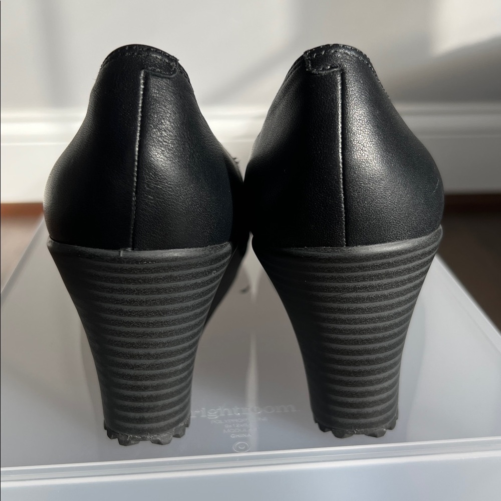 Crocs A-Leigh Closed Toe Wedge - Picture 6 of 9